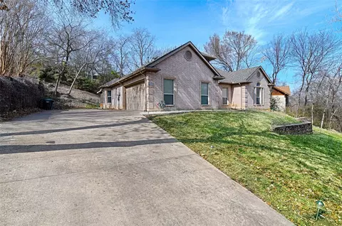 400 Dale Hollow Rd, Fort Worth, TX 76103