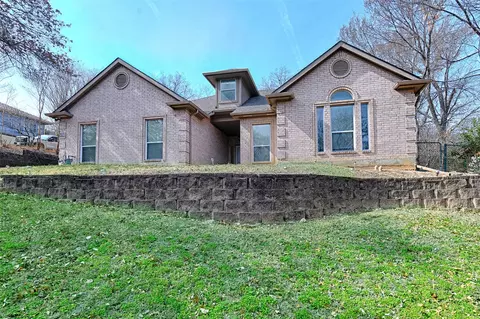 400 Dale Hollow Rd, Fort Worth, TX 76103