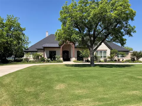 9403 King Air Dr, Granbury, TX 76049