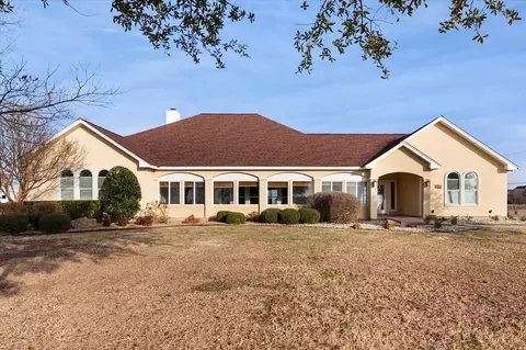 106 Lakeshore Dr, Waxahachie, TX 75165