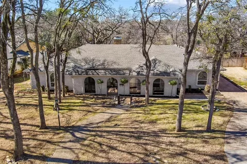 420 Lake Louise Ct, Fort Worth, TX 76103