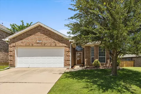 2329 Moccassin Ln, Fort Worth, TX 76177