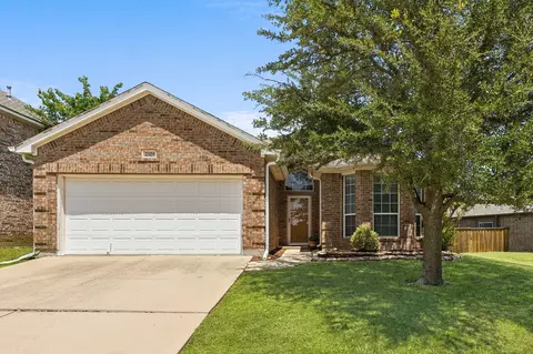 2329 Moccassin Ln, Fort Worth, TX 76177