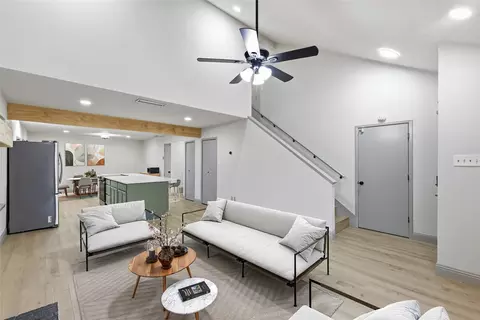 3221 Red Oak Ln, Bedford, TX 76021