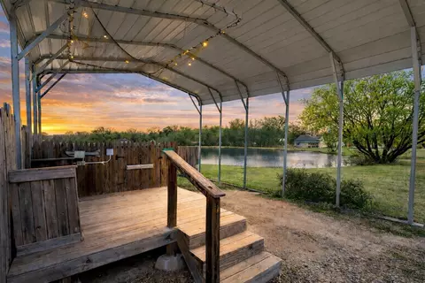 433 Holiday Village Dr, Quitman, TX 75783