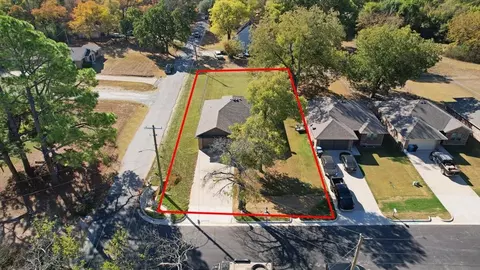 View/Area - 732 E Bullock St, Denison, TX 75021 photo 5 of 8
