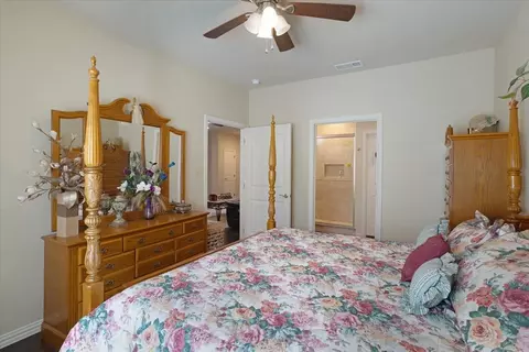 Bedroom - 732 E Bullock St, Denison, TX 75021 photo 3 of 6