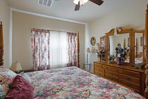 Bedroom - 732 E Bullock St, Denison, TX 75021 photo 4 of 6