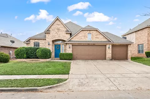 833 Hemlock Trl, Saginaw, TX 76131