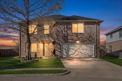 904 Canary Dr, Saginaw, TX 76131