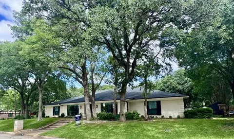 501 N Havenwood Ln, Fort Worth, TX 76112