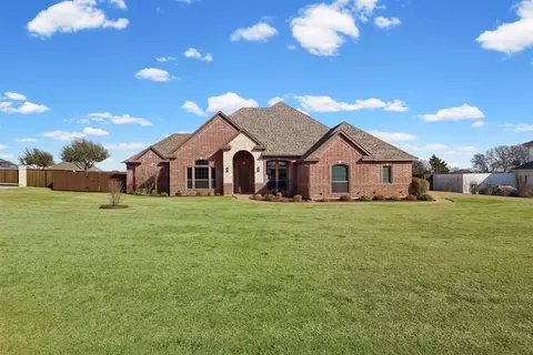 1920 Willow Bend Dr, Oak Leaf, TX 75154