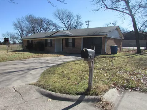 1210 Winkler St, Ennis, TX 75119