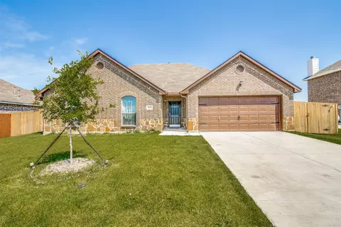 519 Long Prairie Dr, Royse City, TX 75189