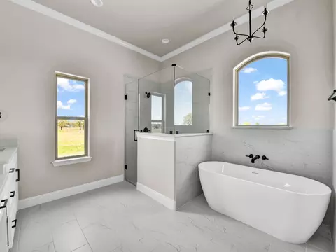 Bath - 1600 Thomas Rd, Springtown, TX 76082 photo 2 of 4