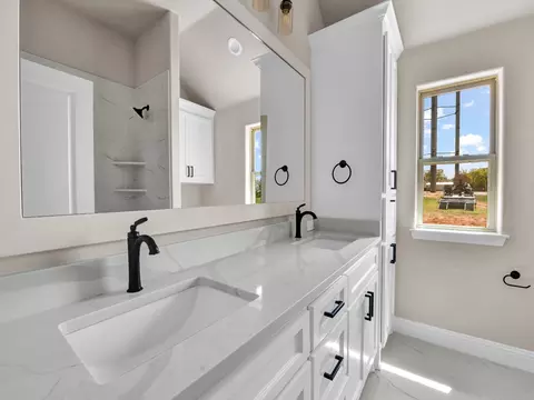 Bath - 1600 Thomas Rd, Springtown, TX 76082 photo 4 of 4