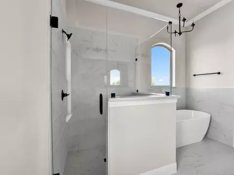 Bath - 1600 Thomas Rd, Springtown, TX 76082 photo 3 of 4