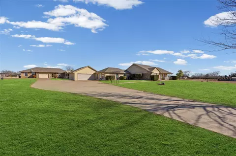 1043 Bells Chapel Rd, Pecan Hill, TX 75165