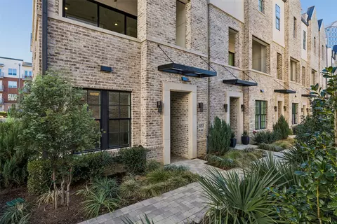 653 Dalton Ln, Irving, TX 75039