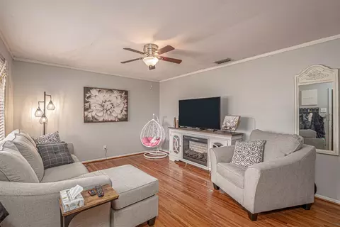 1016 Tower St, Canton, TX 75103