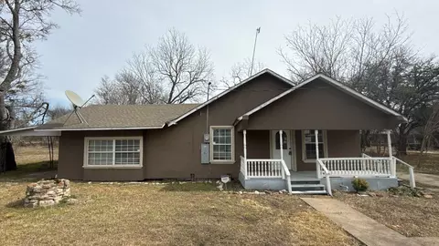 204 N Greenville Rd, Nevada, TX 75173