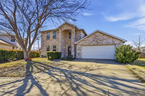 2215 Coyote Trl, Grand Prairie, TX 75052