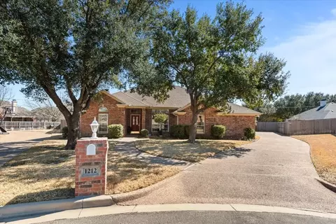 1212 Stonehill Cir, Hewitt, TX 76643