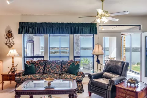 103 Eagle Pt, Graford, TX 76449