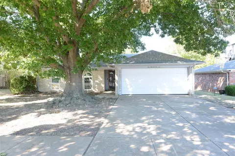 405 Bryan Dr, Crowley, TX 76036