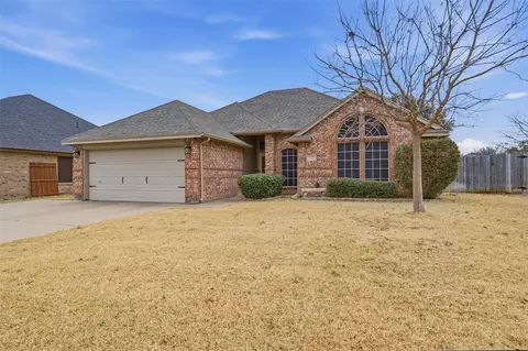 913 Raenae Dr, Burleson, TX 76028