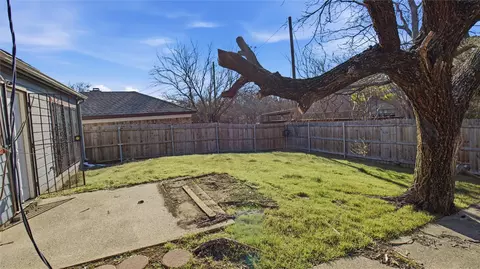 Exterior - 815 Apache, Dallas, TX 75217 photo 3 of 3