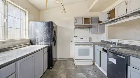Kitchen - 815 Apache, Dallas, TX 75217 photo 1 of 1