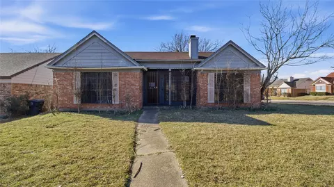 Exterior - 815 Apache, Dallas, TX 75217 photo 2 of 3