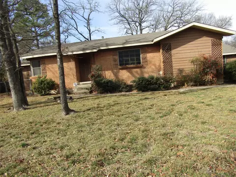 909 Red Bud Dr, Azle, TX 76020