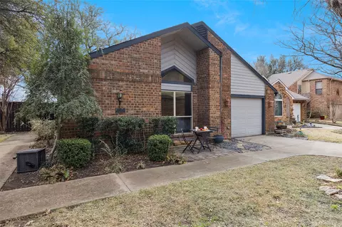 448 Arbor Creek Dr, Euless, TX 76039