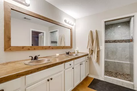 Bath - 301 Willow Cir, Springtown, TX 76082 photo 2 of 5