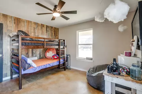Bedroom - 301 Willow Cir, Springtown, TX 76082 photo 5 of 9