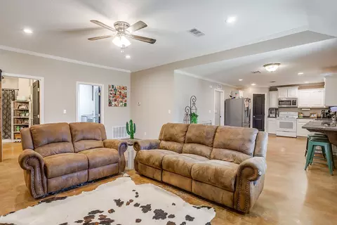 Entry Way - 301 Willow Cir, Springtown, TX 76082 photo 2 of 4
