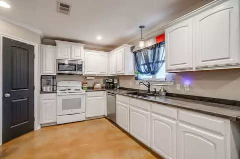 Kitchen - 301 Willow Cir, Springtown, TX 76082 photo 3 of 3