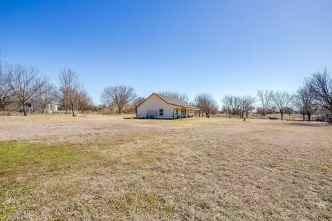 Exterior - 301 Willow Cir, Springtown, TX 76082 photo 3 of 6