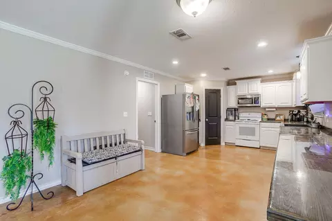 Entry Way - 301 Willow Cir, Springtown, TX 76082 photo 3 of 4