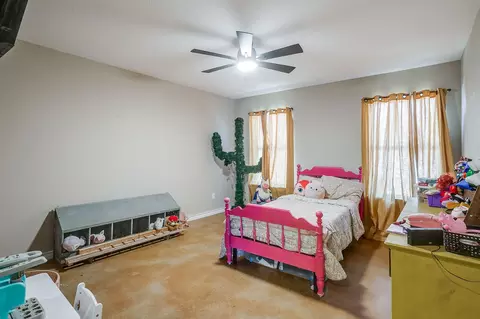 Bedroom - 301 Willow Cir, Springtown, TX 76082 photo 6 of 9