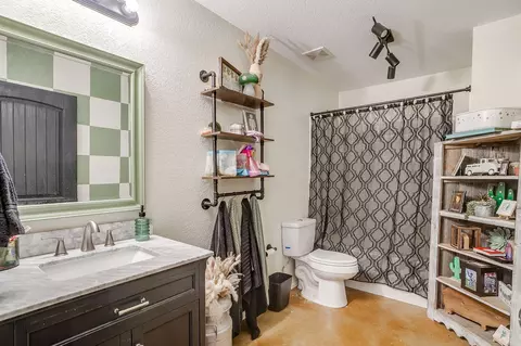 Bath - 301 Willow Cir, Springtown, TX 76082 photo 4 of 5