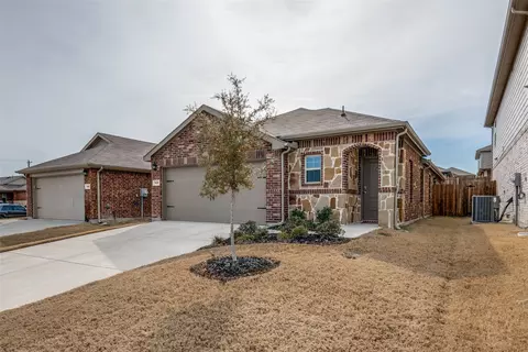918 Country Rd, Royse City, TX 75189