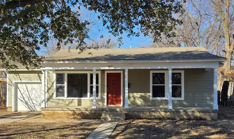 702 Emery St, Denton, TX 76201