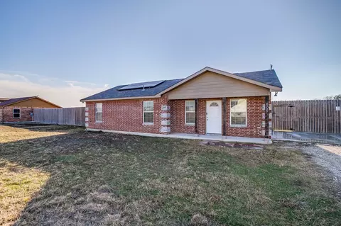 606 S Aquilla St, Itasca, TX 76055