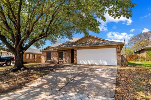 4238 Emerson Dr, Grand Prairie, TX 75052
