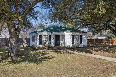 3704 Wildwood Rd, Fort Worth, TX 76107