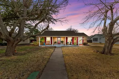 502 Bellevue Dr, Cleburne, TX 76033