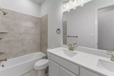 Bath - 2208 Continent Ct, Krum, TX 76249 photo 2 of 3